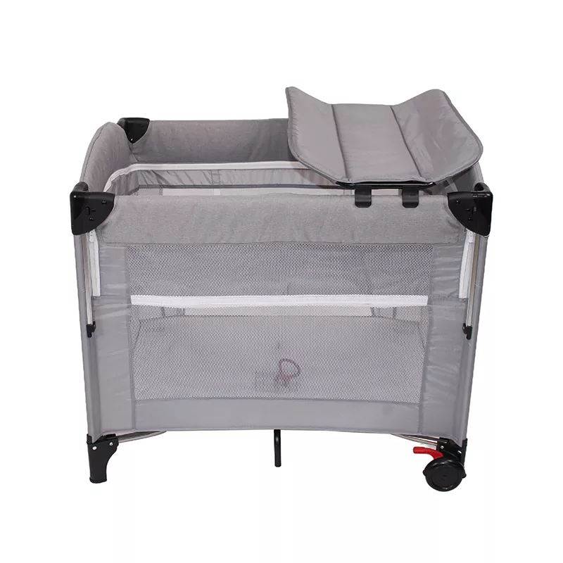 Lit de bébé pliant et épissé avec table à couches