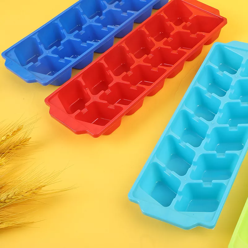 Boîte de nourriture avec glaçons faits maison
